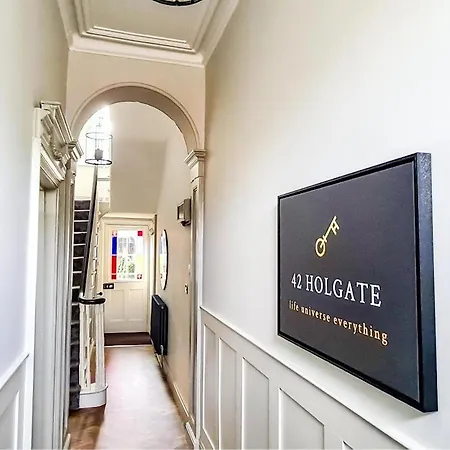 42 Is The Answer- Stunning York Townhouse Appearing On Tv Holiday Home Show Exterior photo