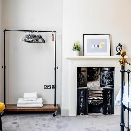 42 Is The Answer- Stunning York Townhouse Appearing On Tv Holiday Home Show Exterior photo
