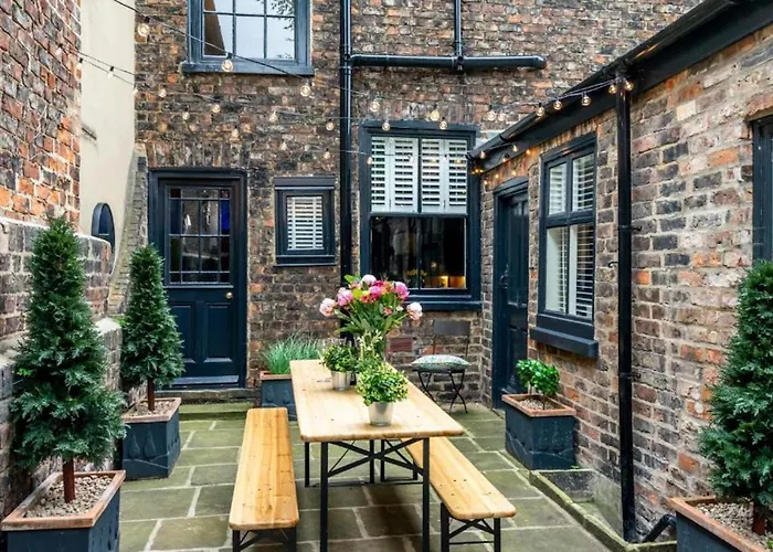 42 Is The Answer- Stunning York Townhouse Appearing On Tv Holiday Home Show