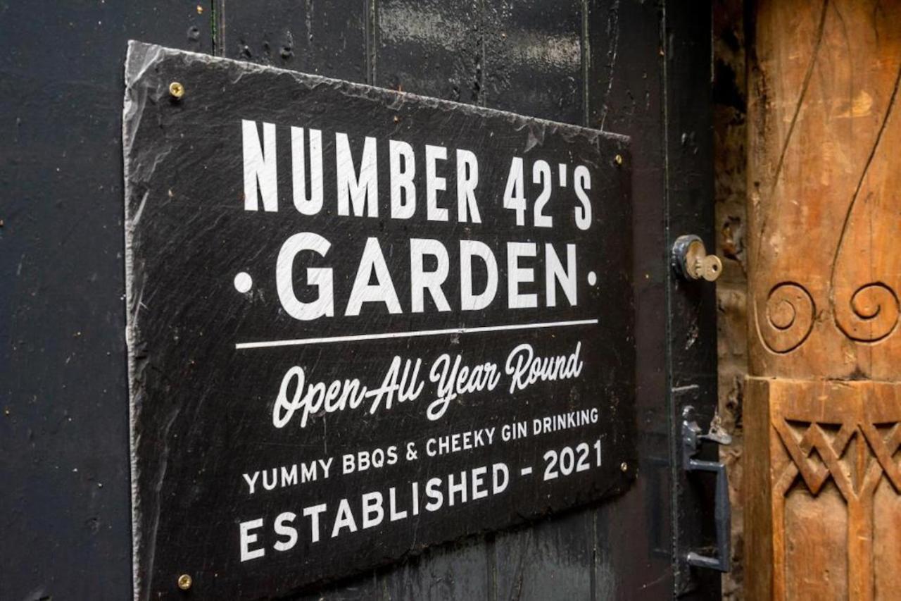 42 Is The Answer- Stunning Townhouse Appearing On Tv Show * York