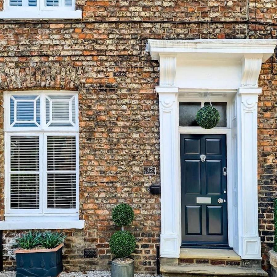 Casa de Férias 42 Is The Answer- Stunning Townhouse Appearing On Tv Show York