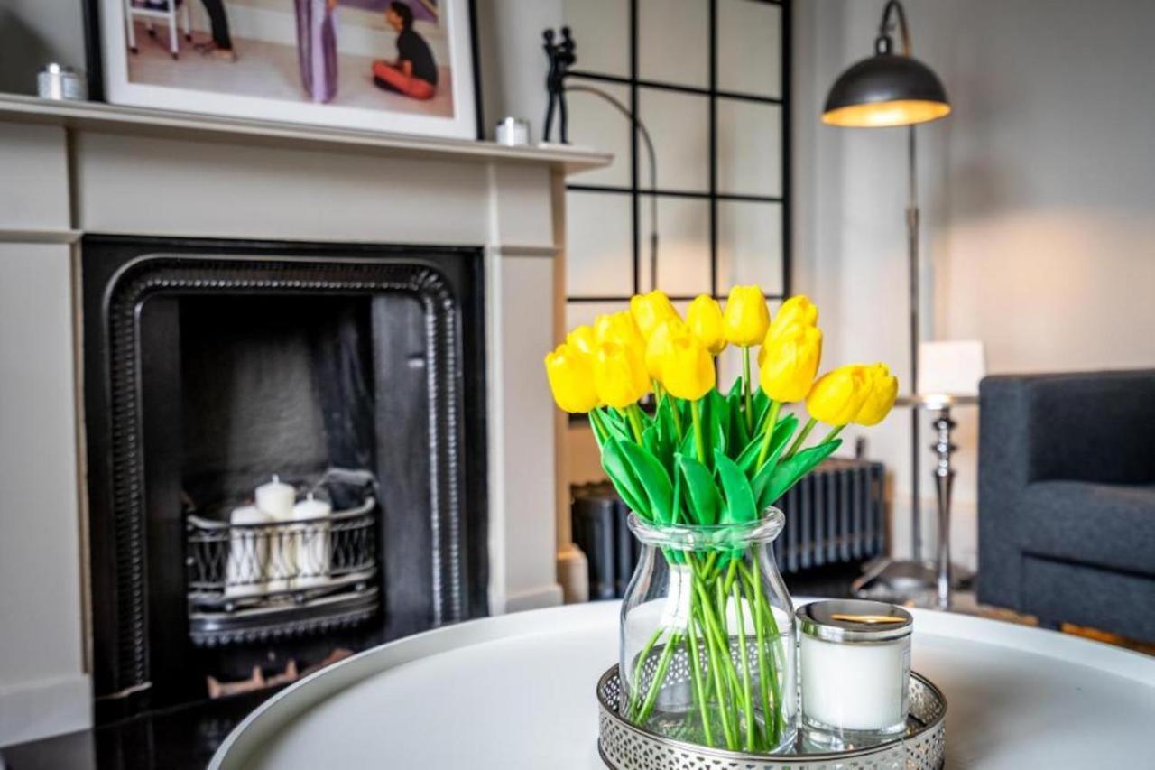 Casa de Férias 42 Is The Answer- Stunning Townhouse Appearing On Tv Show