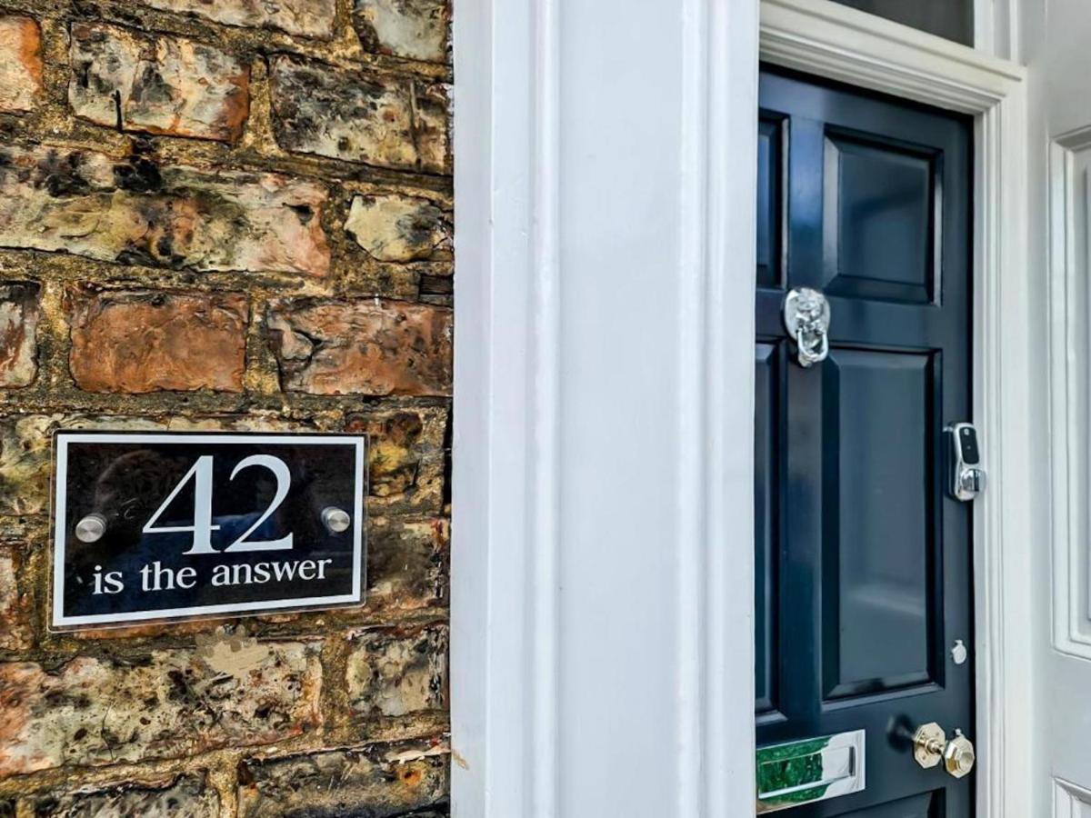 42 Is The Answer- Stunning Townhouse Appearing On Tv Show *