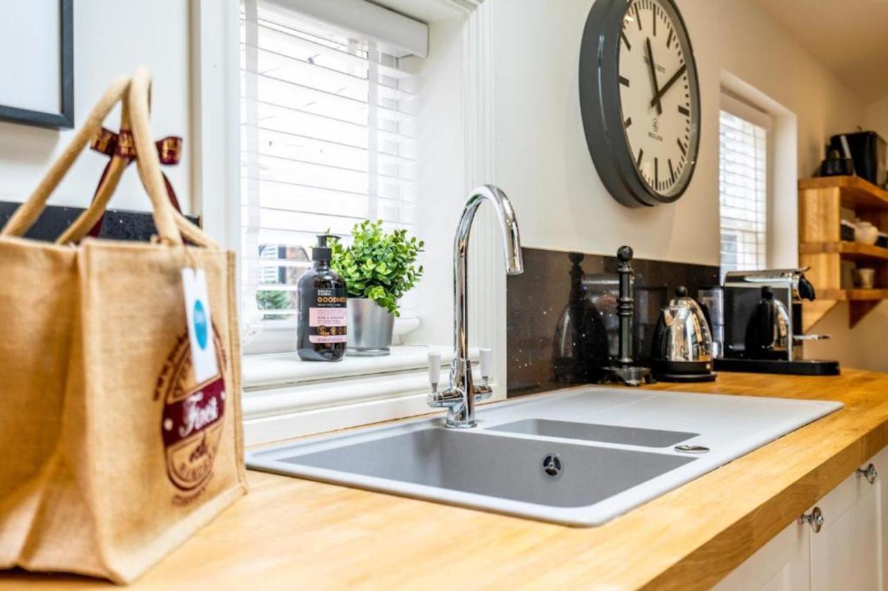 42 Is The Answer- Stunning Townhouse Appearing On Tv Show Holiday home *