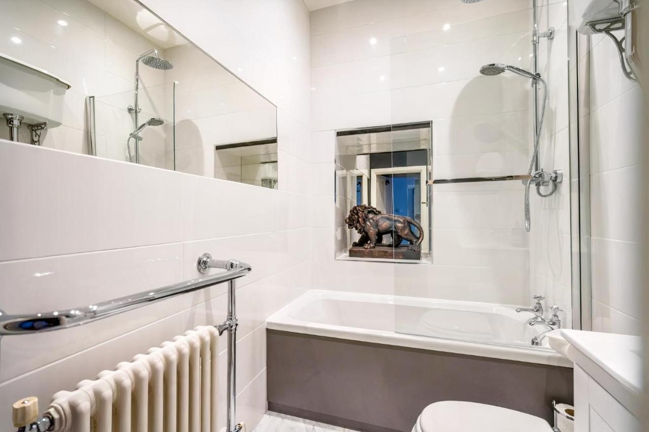 42 Is The Answer- Stunning Townhouse Appearing On Tv Show Holiday home