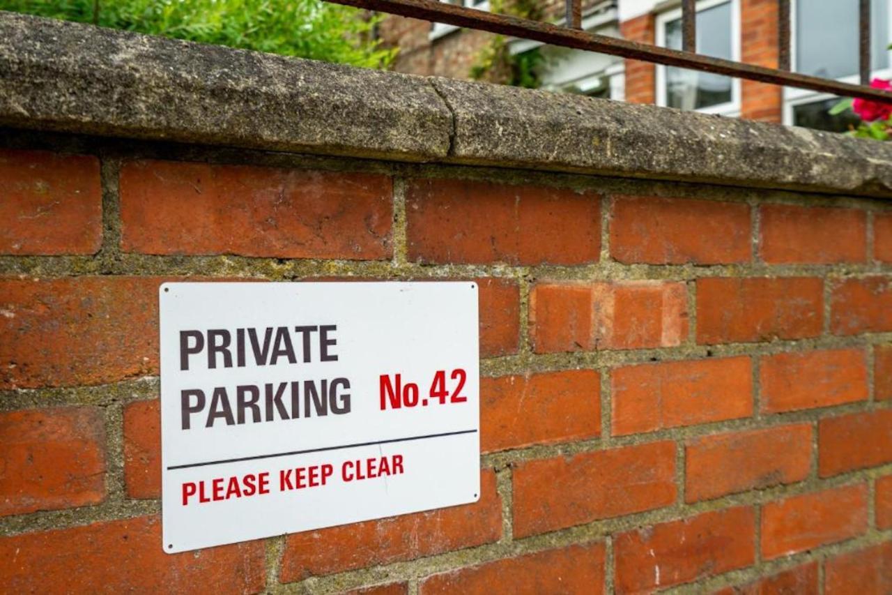 42 Is The Answer- Stunning Townhouse Appearing On Tv Show York