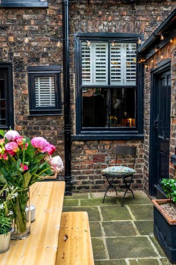 42 Is The Answer- Stunning Townhouse Appearing On Tv Show *