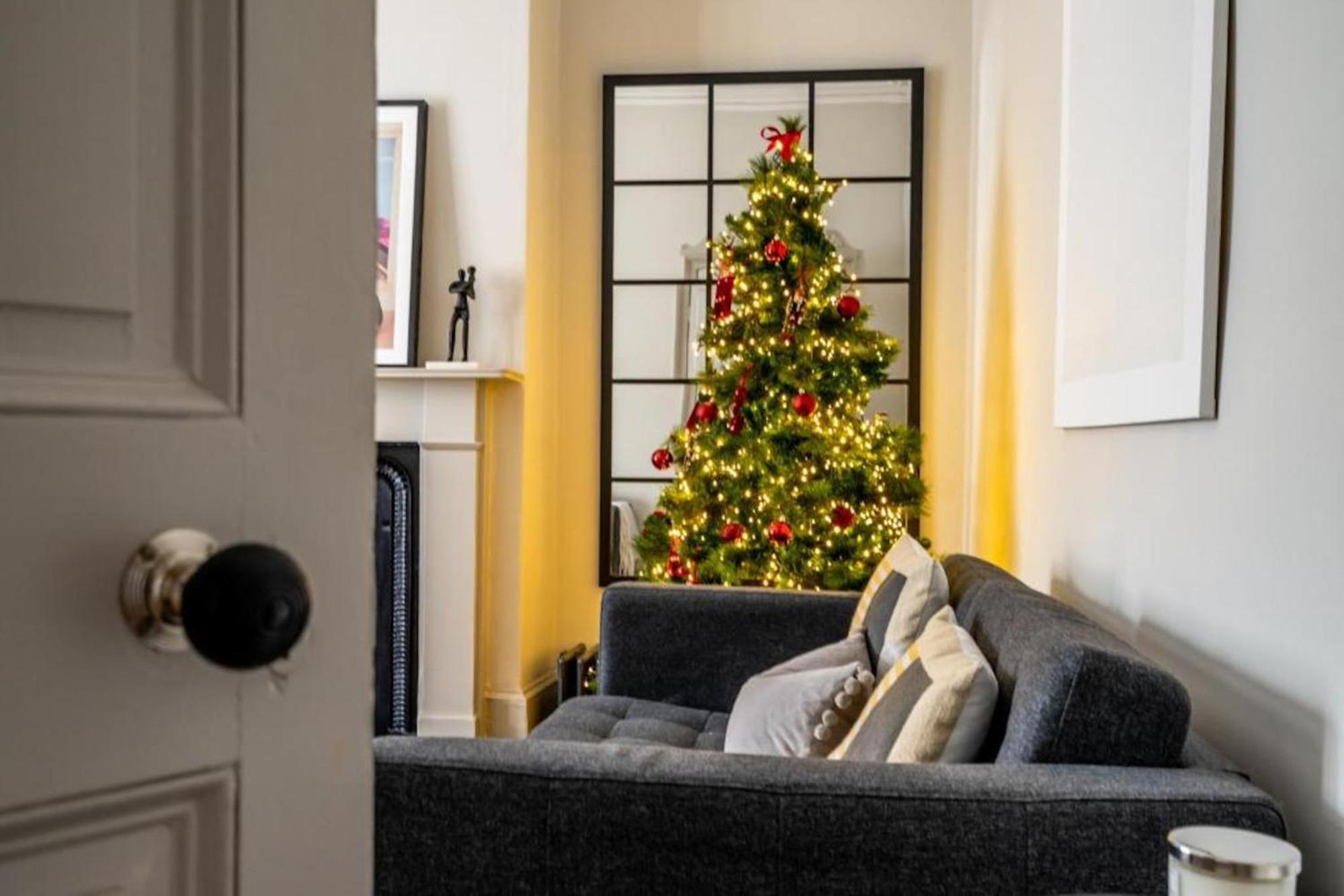 42 Is The Answer- Stunning Townhouse Appearing On Tv Show * York